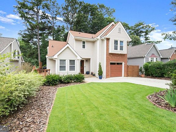 2nd image of 907 Bradford Ln