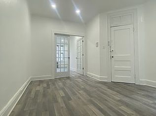 21-59 42nd St #1R, Astoria, NY 11105