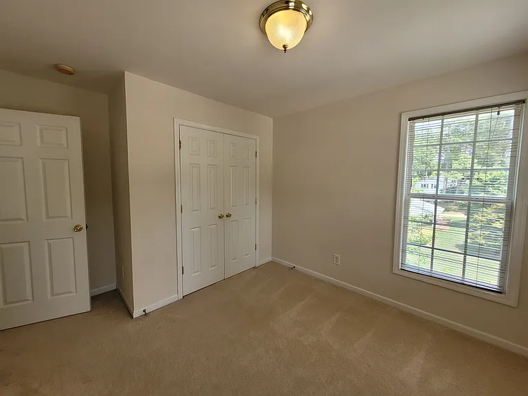 12 Bridgeport Dr — Photo 37