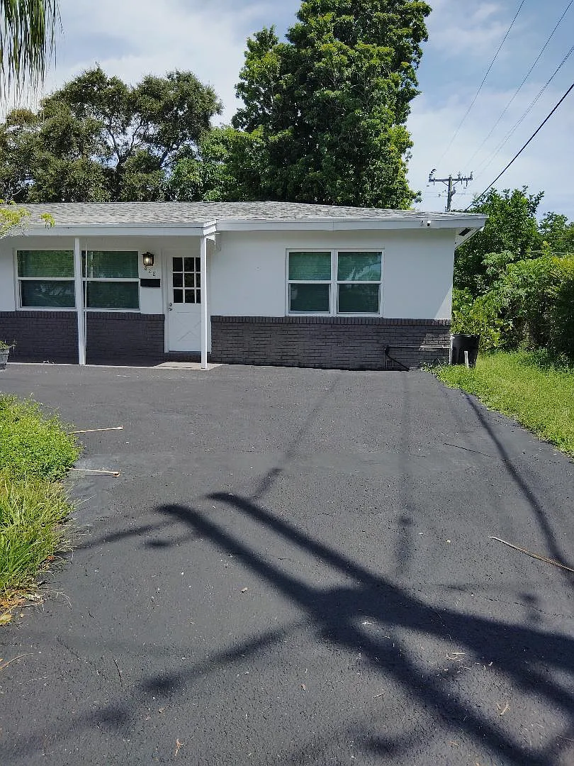 2 bed, 1.0 bath, 940 sqft, $2,350 — Photo 1