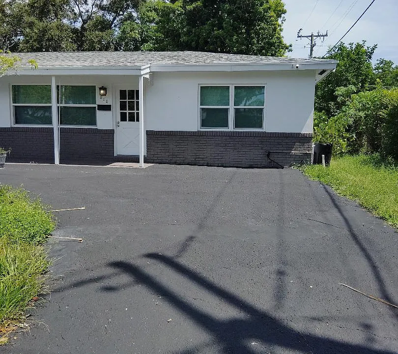 828 Prosperity Farms Rd