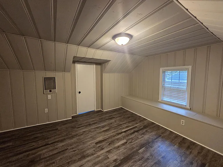 983 Brower St — Photo 3