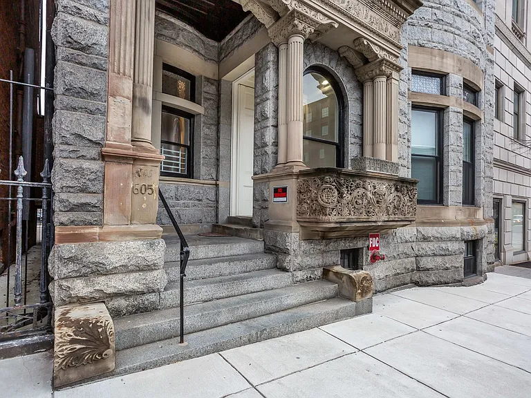 For Rent: Downtown Elegance at 605 Park Ave Your Urban Haven Awaits! — Photo 25