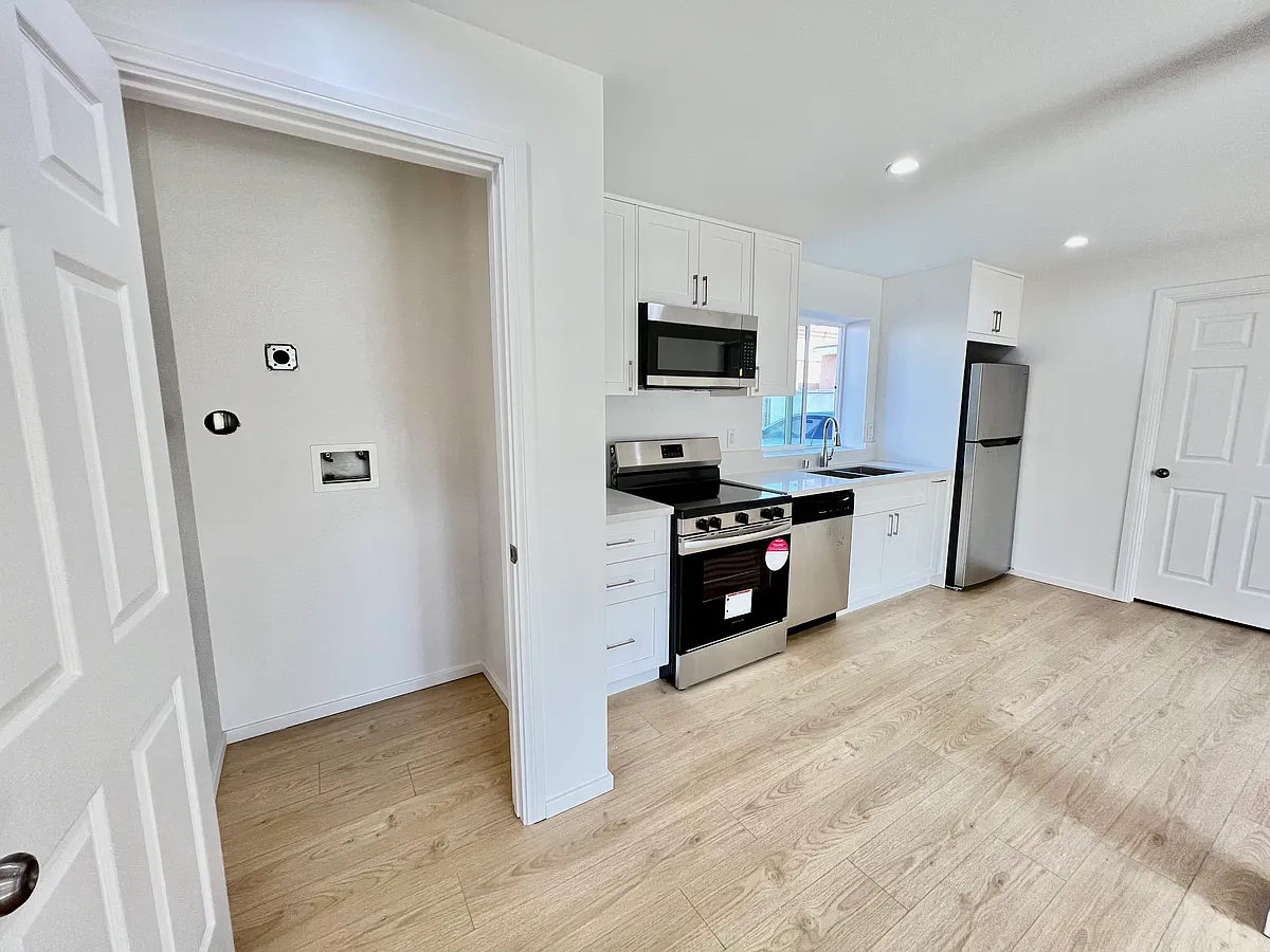 Photo 2 of 19 - 3118 W 109th St #3/4 - Inglewood, CA Building Photo - 3118 W 109th St #3/4
