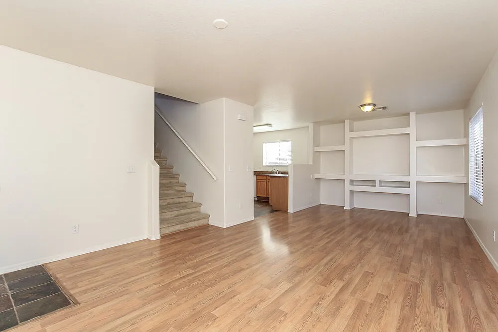 4 bed, 2.5 bath, 1862 sqft, $2,230 — Photo 2