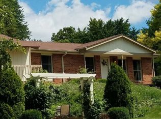 4N150 Avard Rd, West Chicago, IL 60185