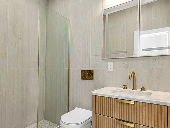 3rd image of 19 Saint Marks Pl APT 4I