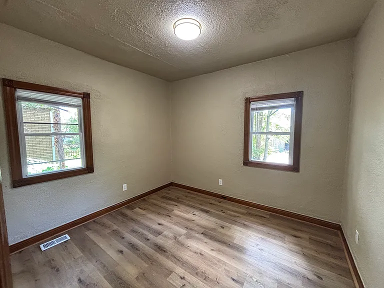 346 Richard Gordon Hatcher Blvd — Photo 11