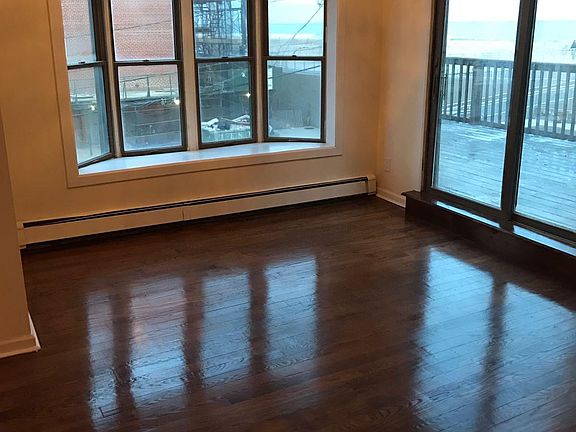 4th image of 131 Beach 122nd St #J4