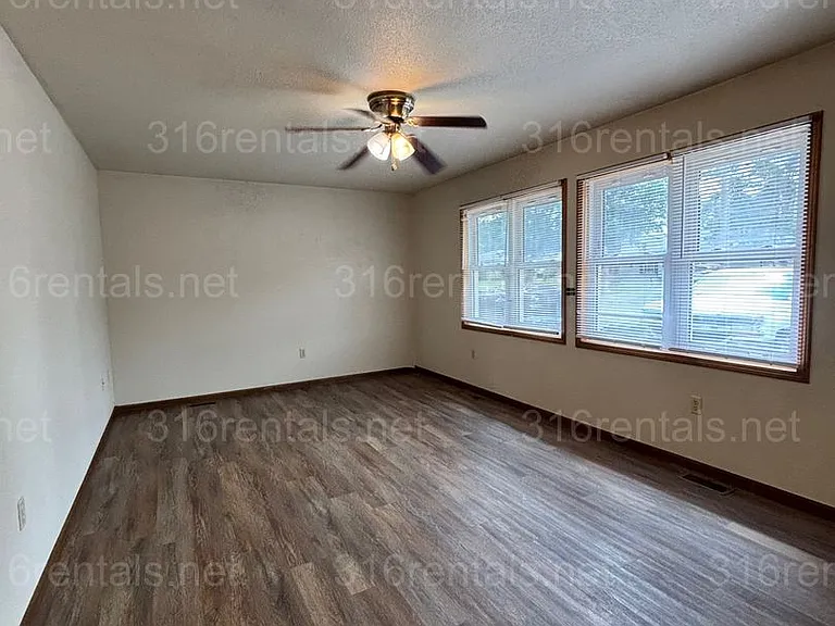 1010 S Topeka St — Photo 11