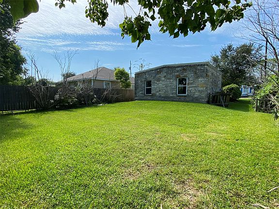 5th image of 3815 Putnam Dr