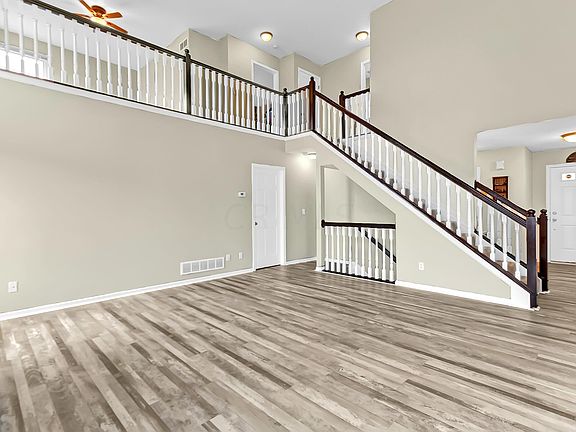 5th image of 327 Highbanks Valley Dr