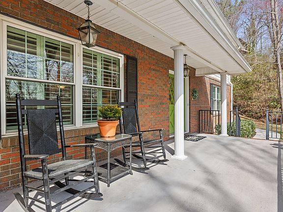 2nd image of 4501 Cove Ln
