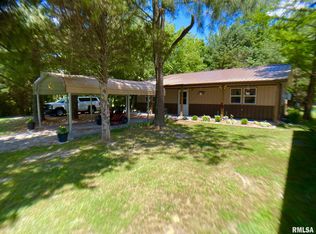 18454 E Ina Rd, Ina, IL 62846