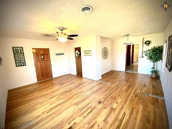 2nd image of 212 E Cedar Ave