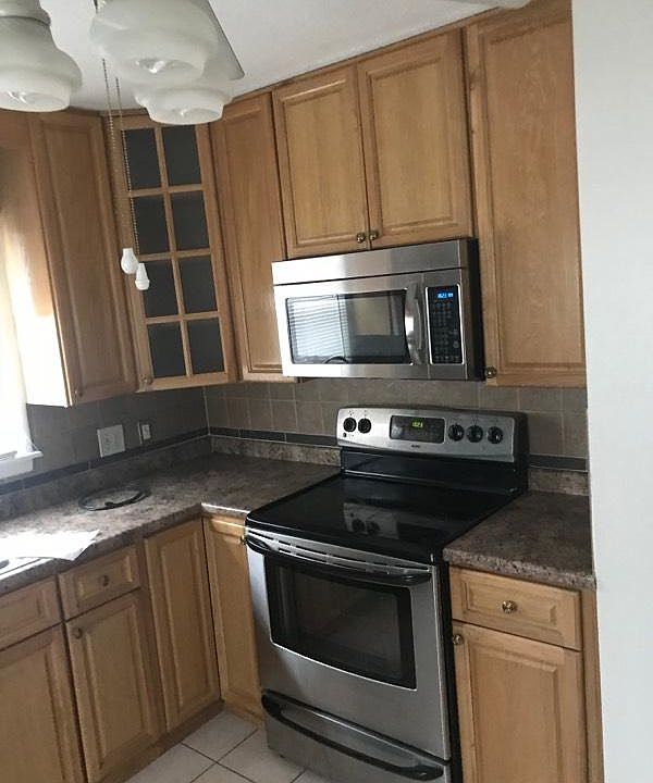 1st image of 8 Nassau Cir