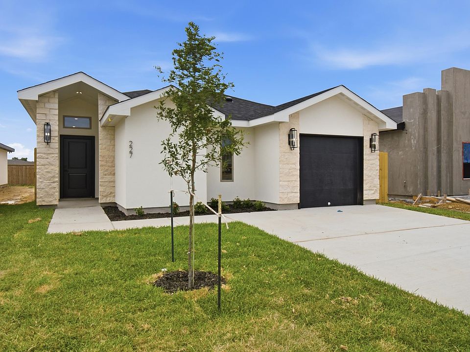 1st image of 227 Lusitano Dr