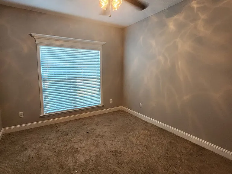 3925 Glen Laurel Dr S — Photo 10