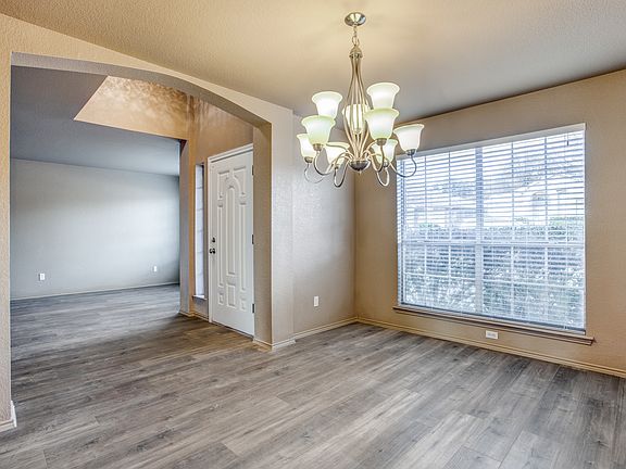 3rd image of 4218 Crystal Ln