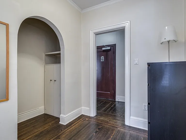 935 Jervis St #2 — Photo 19