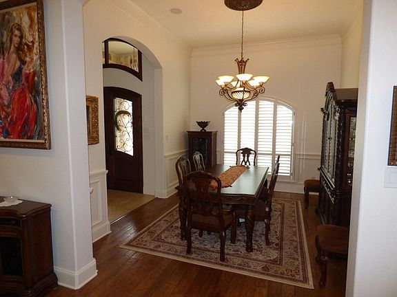 4th image of 3701 Broadmoor Blvd