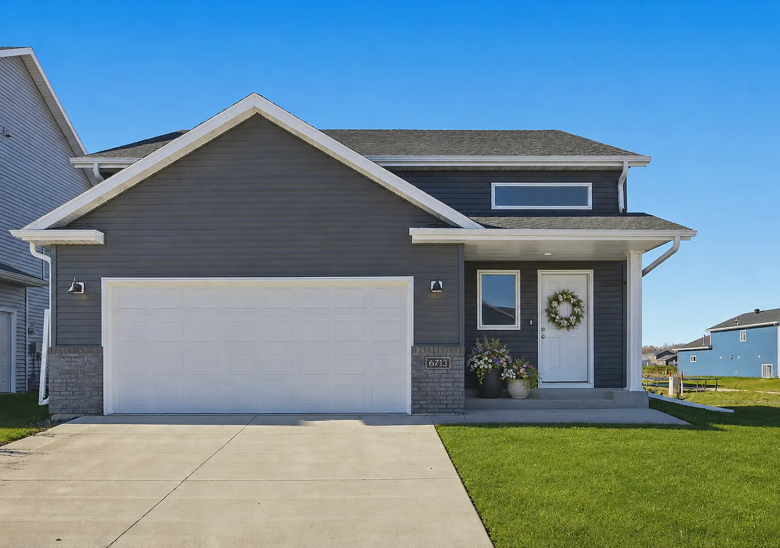 Brand New Custom Home in Horace! — Photo 1