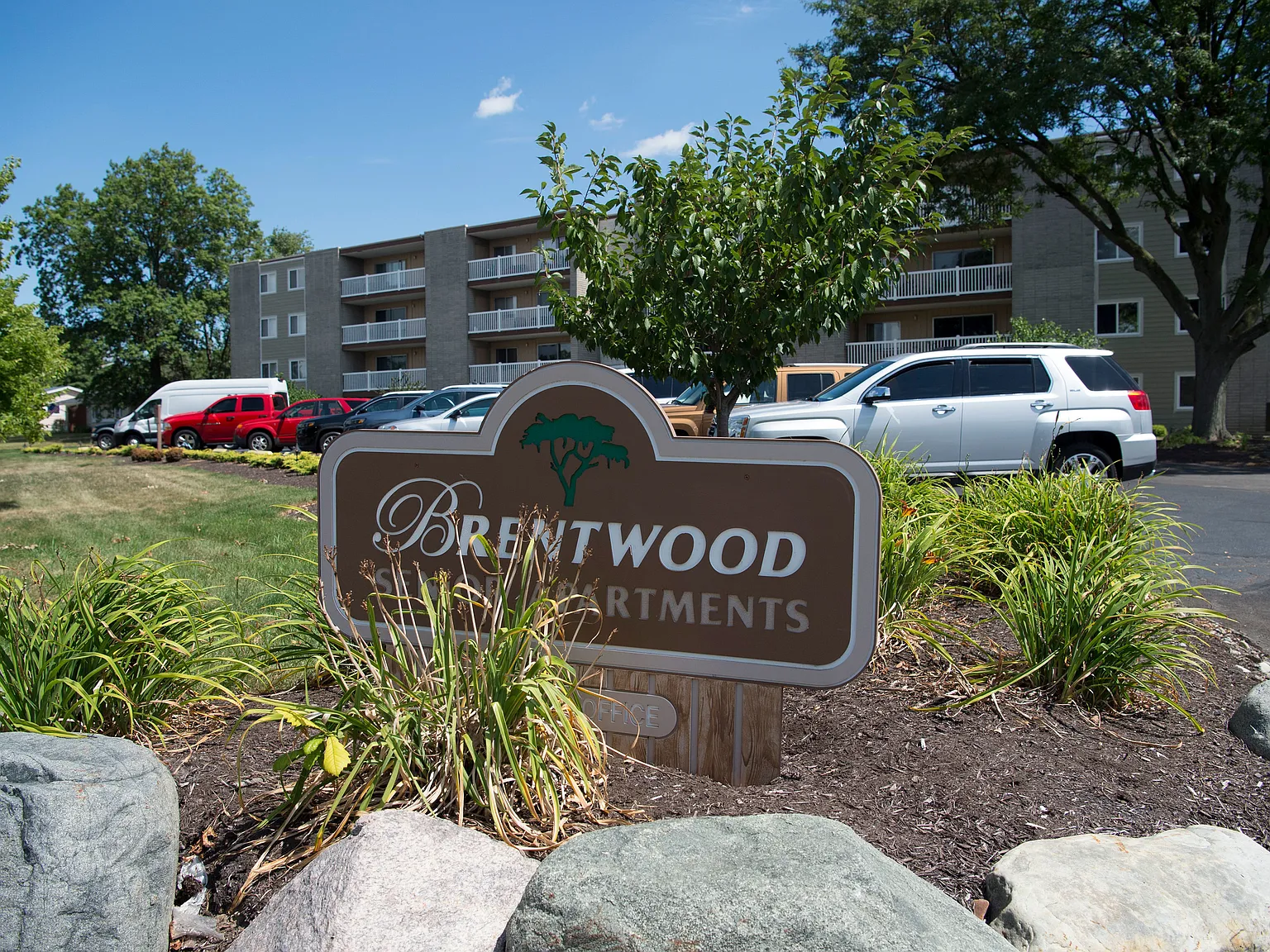 Brentwood Park Apartments — Photo 4