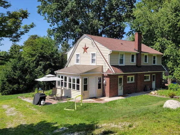 10 Marys Ln, Douglassville, PA 19518