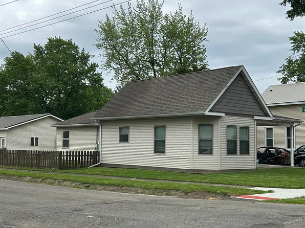 901 E Oak St, Taylorville, IL 62568