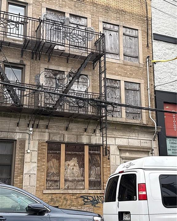 1st image of 2869 W 17th St