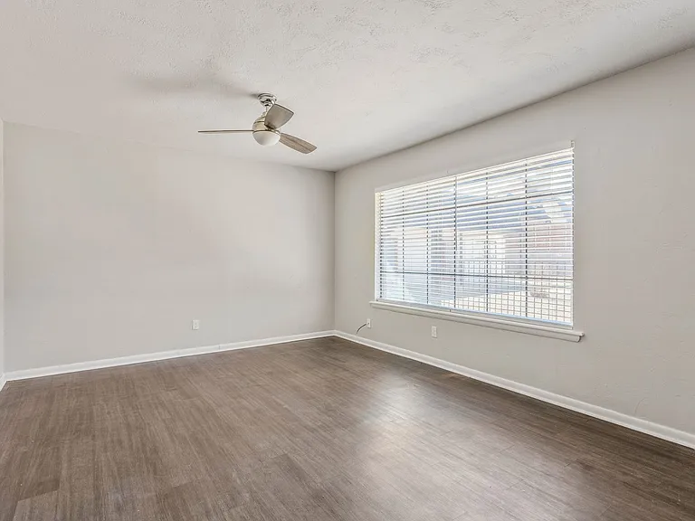 Terraces at Nichols Hills Renovated Two-Bedrooms — Photo 23