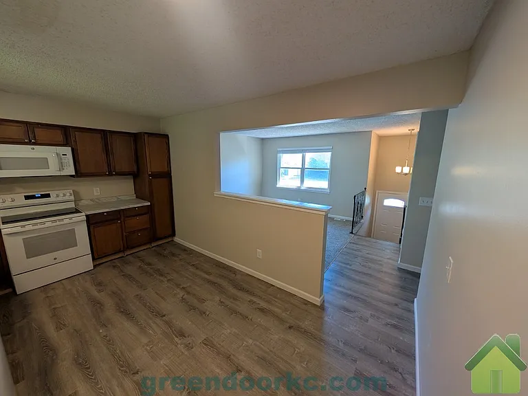 12221 S Sycamore St — Photo 5