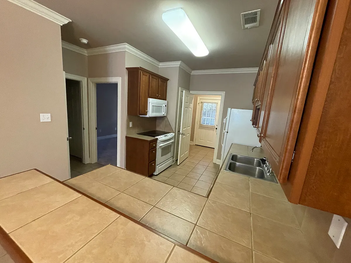 Building Photo - 10600 Lakes Blvd #302