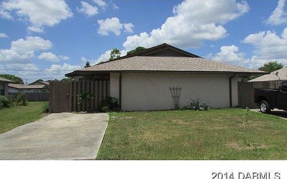 Cute duplex- includes storage shed in rent!