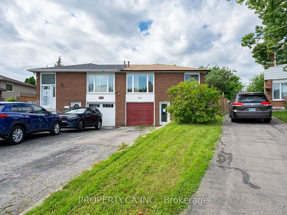 1st image of 682 Eaglemount Cres