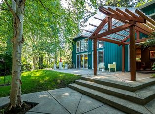 10887 Falk Rd NE, Bainbridge Island, WA 98110