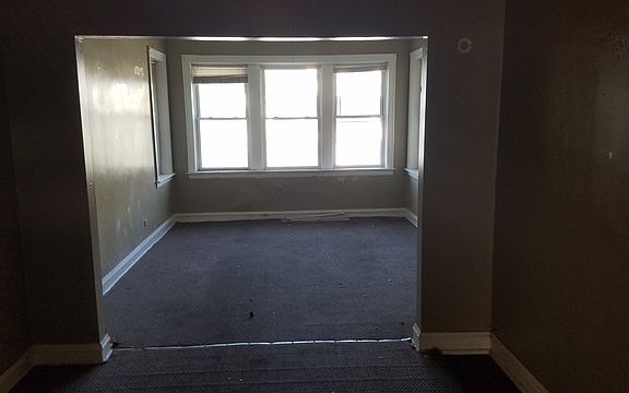 5th image of 5706 S Damen Ave