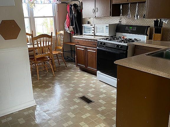 3rd image of 70 Westchester Dr