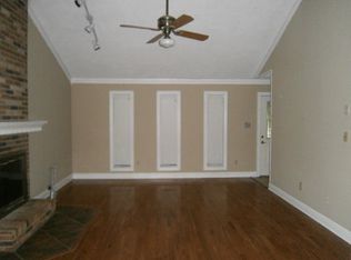 708 Lake Forest Dr, Vicksburg, MS 39183