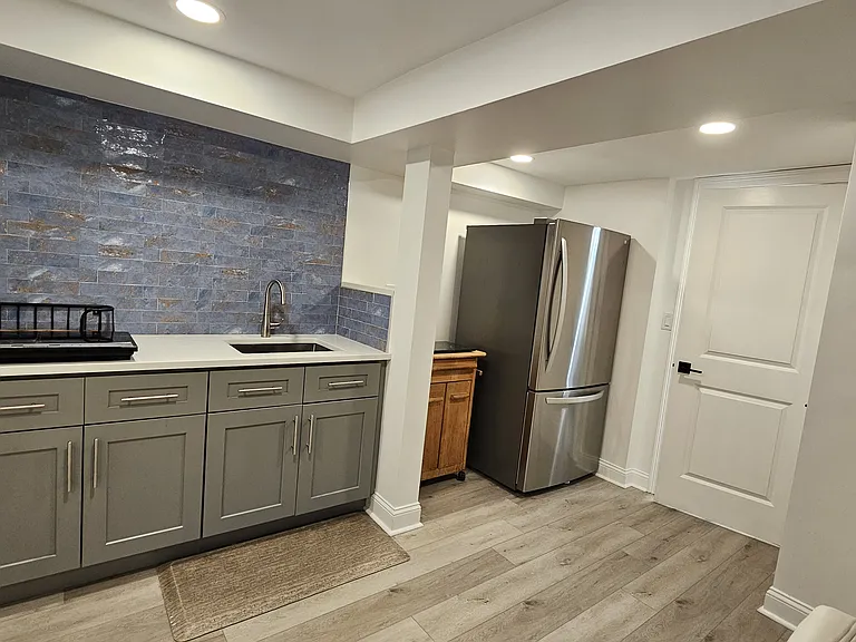 21 Hudson St #1 — Photo 12