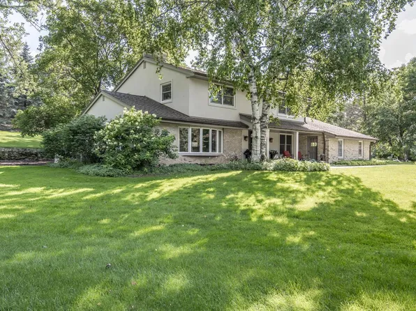 1405 Victoria CIRCLE N N, Elm Grove, WI 53122
