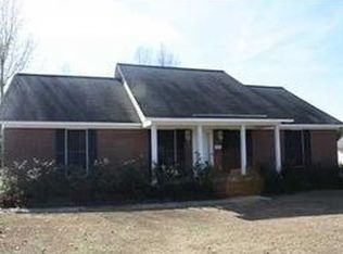 104 Carillon Ct, Leesburg, GA 31763