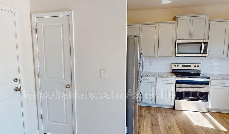 354 Tavernier Ln — Photo 13