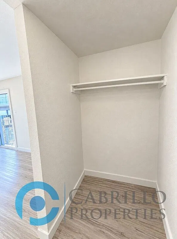 1 bed, 1.0 bath, 500 sqft, $2,350 — Photo 4