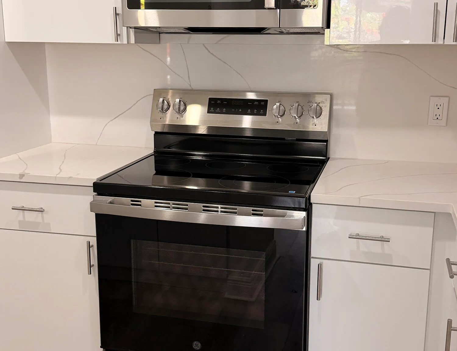 1 bed, 1.0 bath, 650 sqft, $2,000 — Photo 2