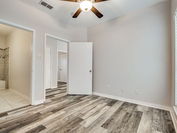 4th image of 2815 Reagan St APT 2