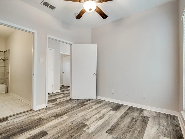 2815 Reagan St #2 — Photo 4
