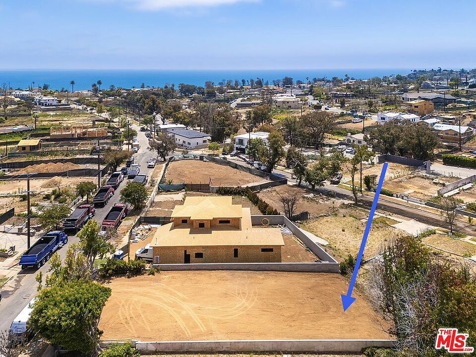 1st image of 629 N Las Casas Ave
