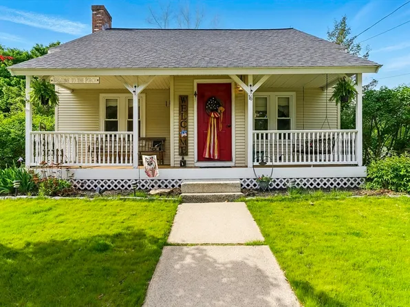 16 Picadilly St, Upton, MA 01568