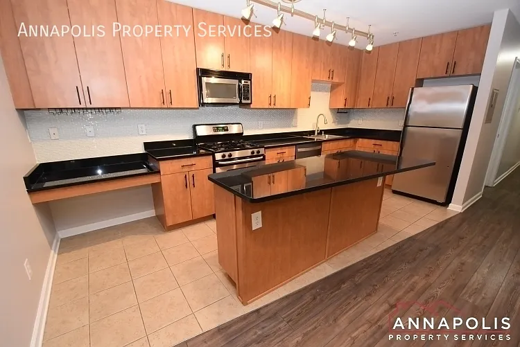 1101 Primrose Ct #302 — Photo 3